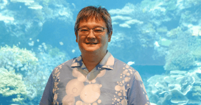 大人気水族館・沖縄美ら海水族館の佐藤圭一さんが語る、 これからの魚図鑑は「魚マニアではなく科学的な考え方を育てる」