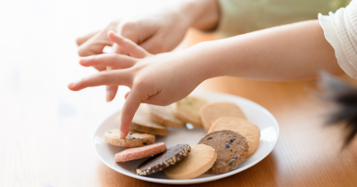 【専門家監修】スナック菓子は何歳から? 管理栄養士が教える市販のお菓子との上手な付き合い方