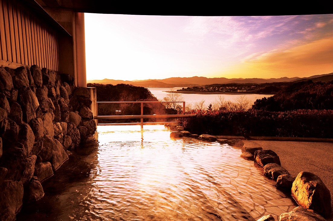 露天風呂は夕陽が沈む光景が最高