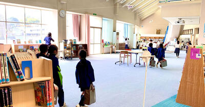 なぜみんなが夢中に？ 小学生が思わず手をのばす「すごい本」